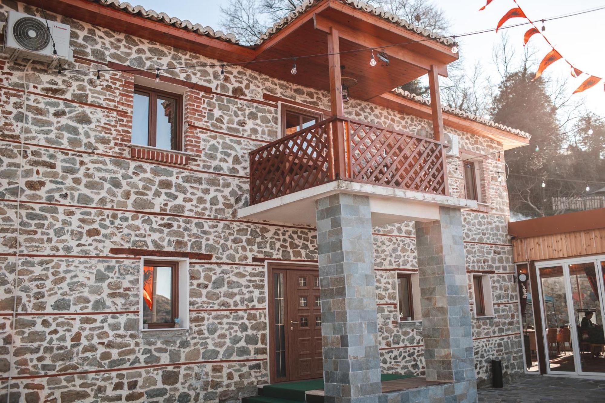 Keshtjella Xhabeqos Hotel Laknas Luaran gambar