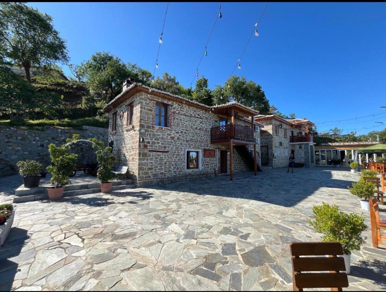 Keshtjella Xhabeqos Hotel Laknas Luaran gambar