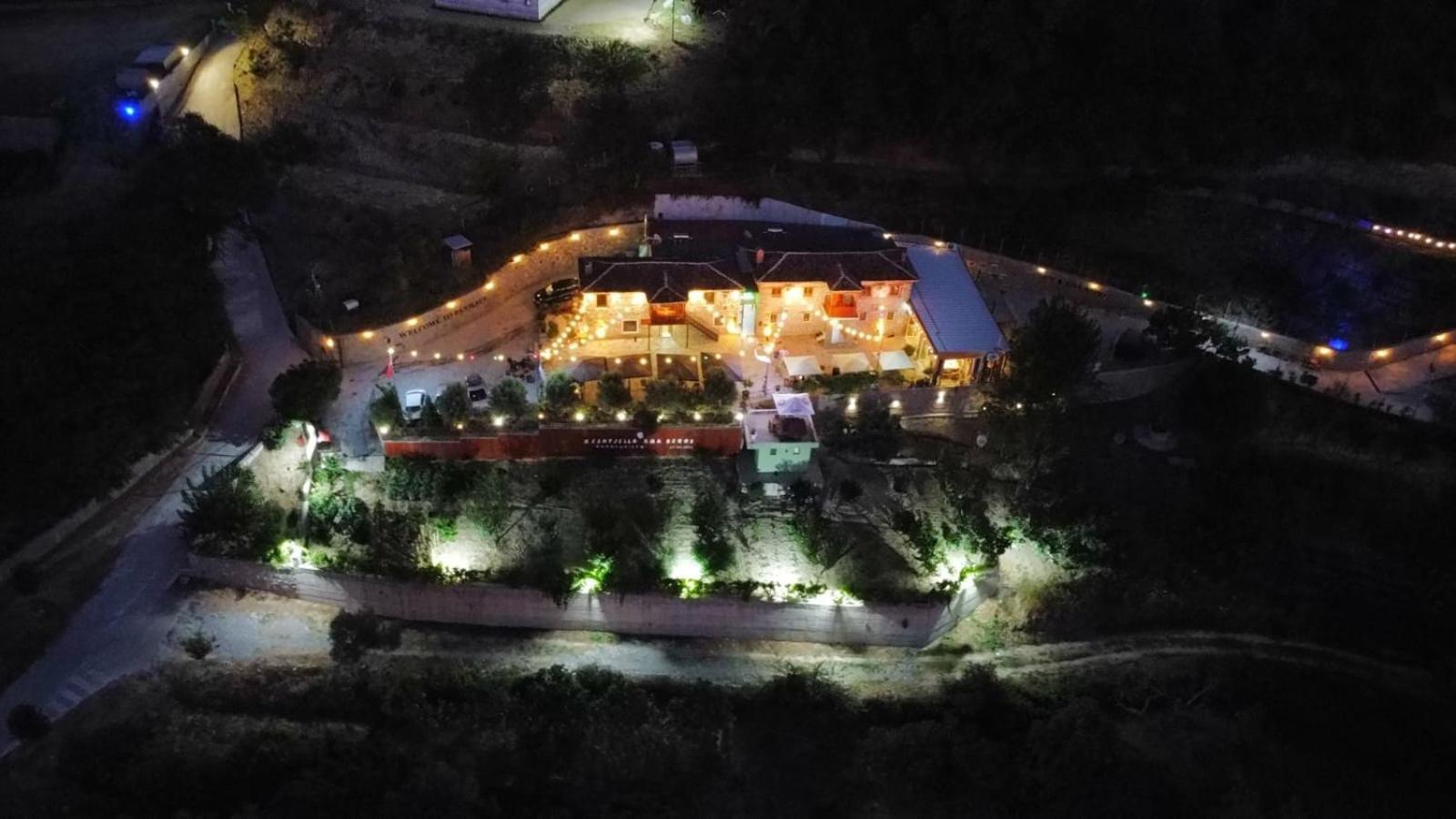 Keshtjella Xhabeqos Hotel Laknas Luaran gambar