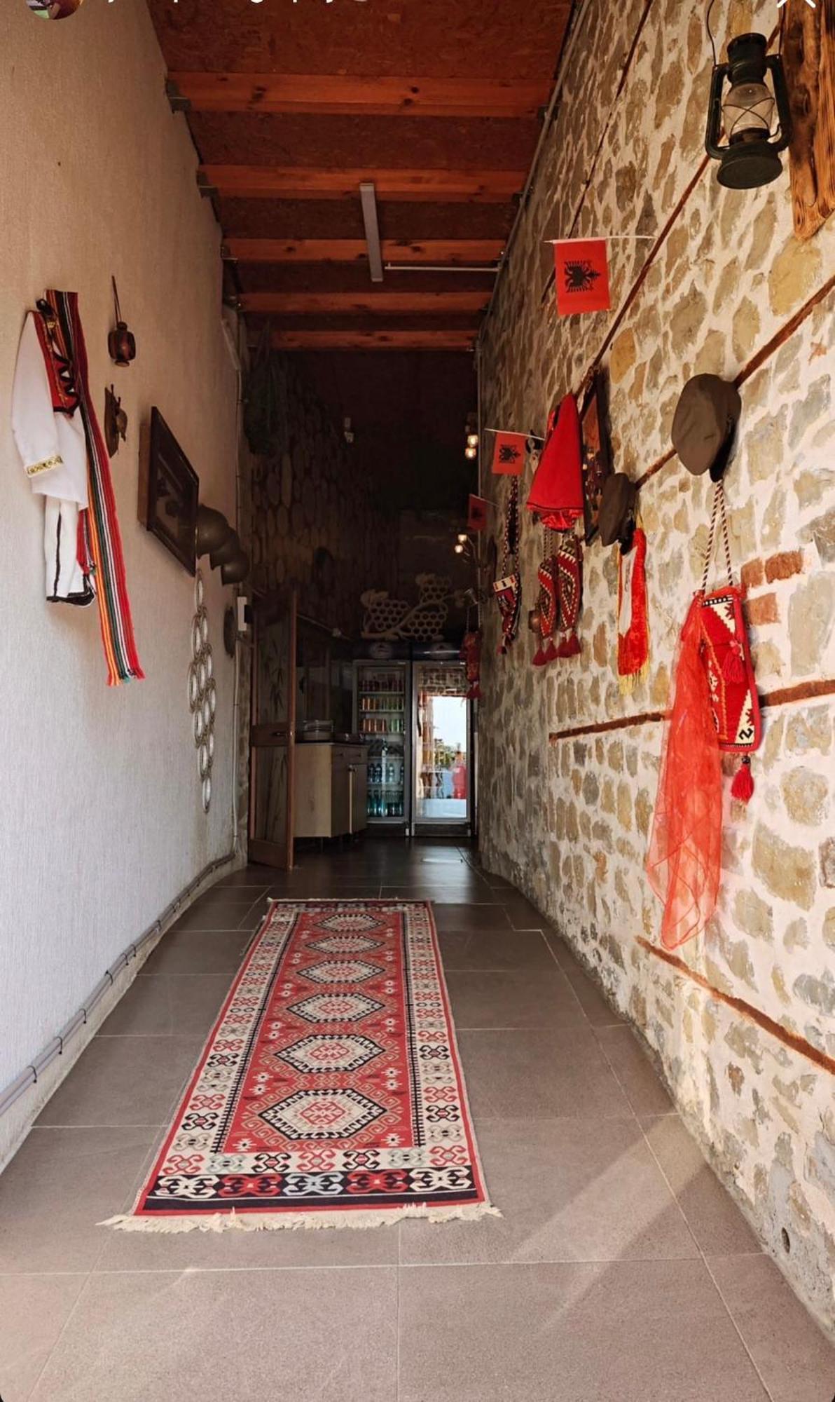 Keshtjella Xhabeqos Hotel Laknas Luaran gambar