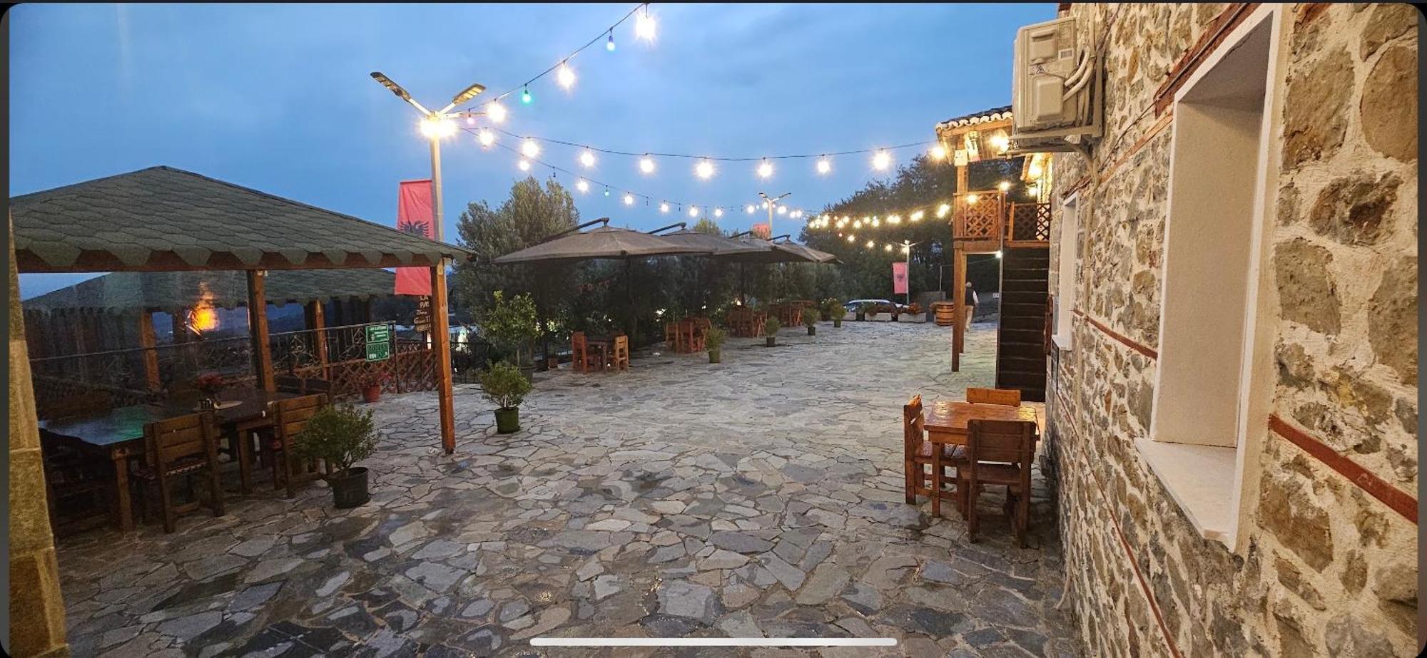 Keshtjella Xhabeqos Hotel Laknas Luaran gambar