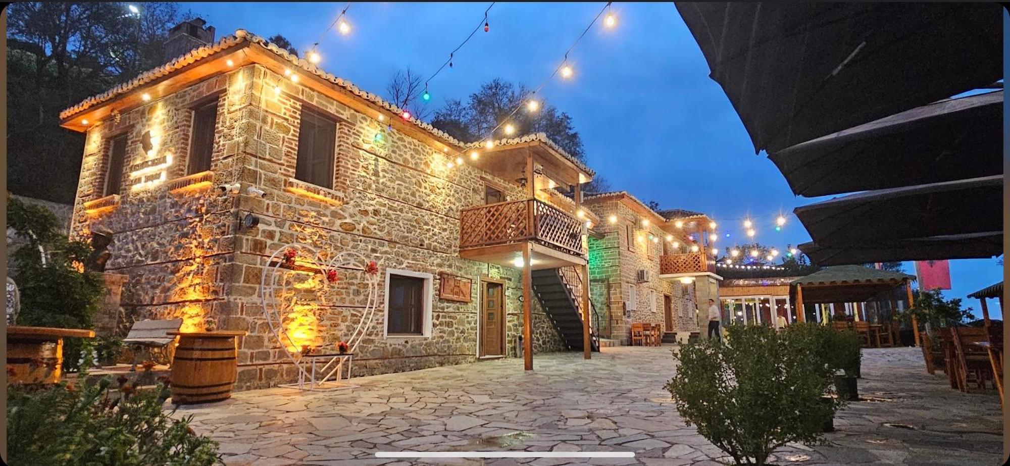 Keshtjella Xhabeqos Hotel Laknas Luaran gambar