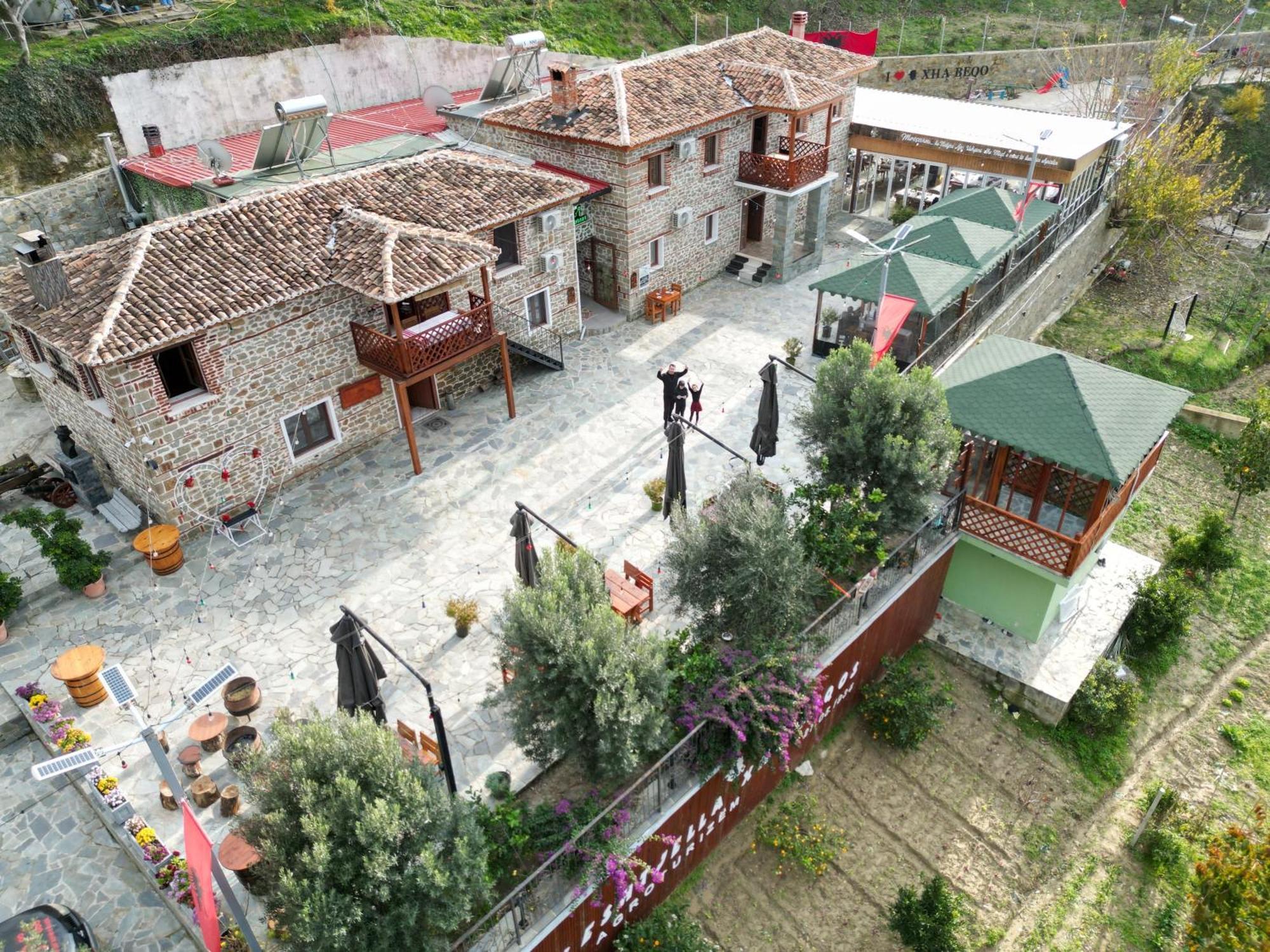 Keshtjella Xhabeqos Hotel Laknas Luaran gambar