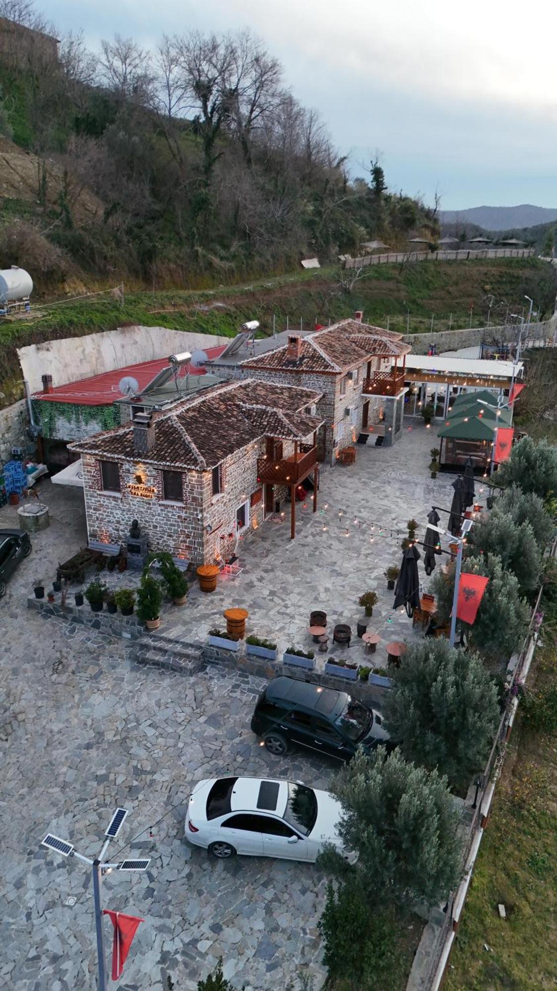 Keshtjella Xhabeqos Hotel Laknas Luaran gambar