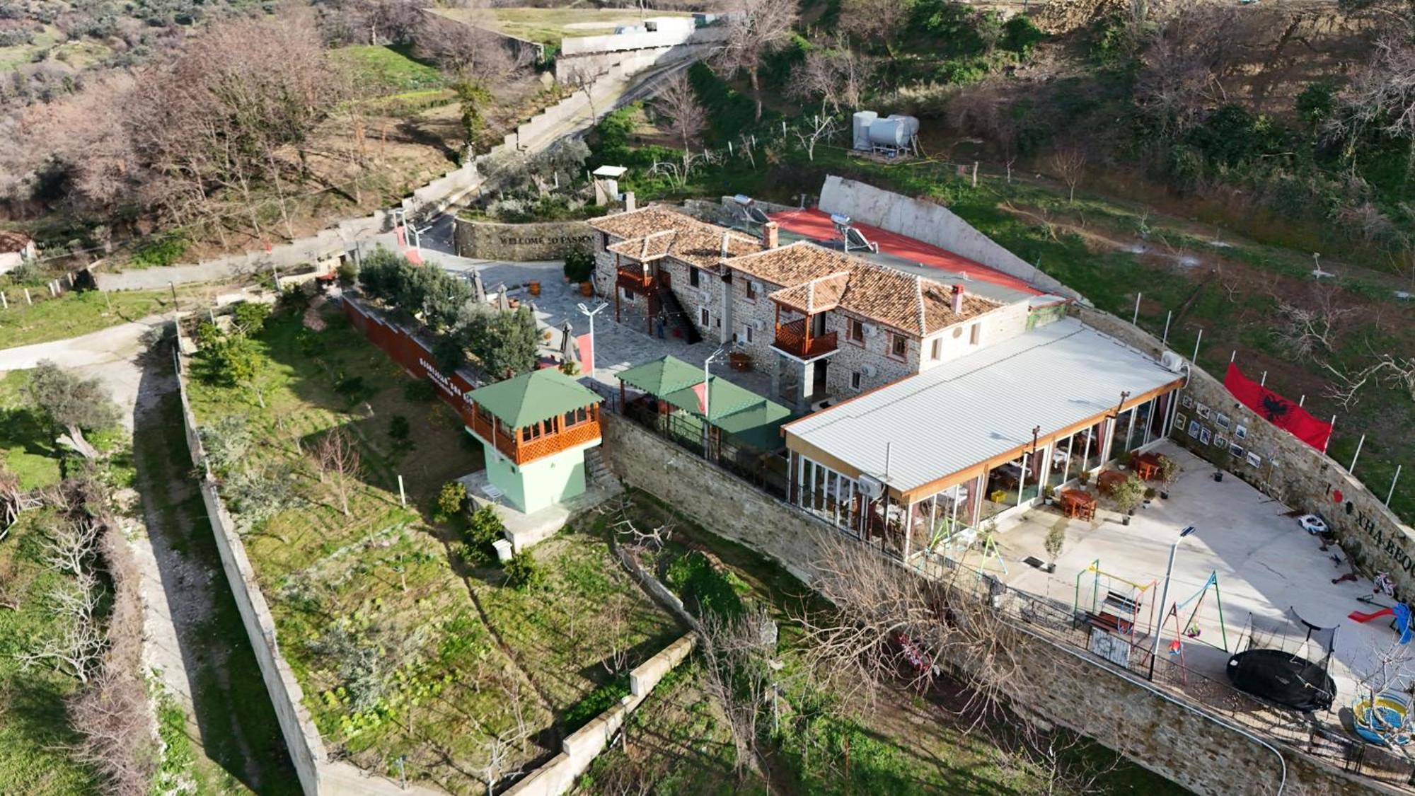 Keshtjella Xhabeqos Hotel Laknas Luaran gambar