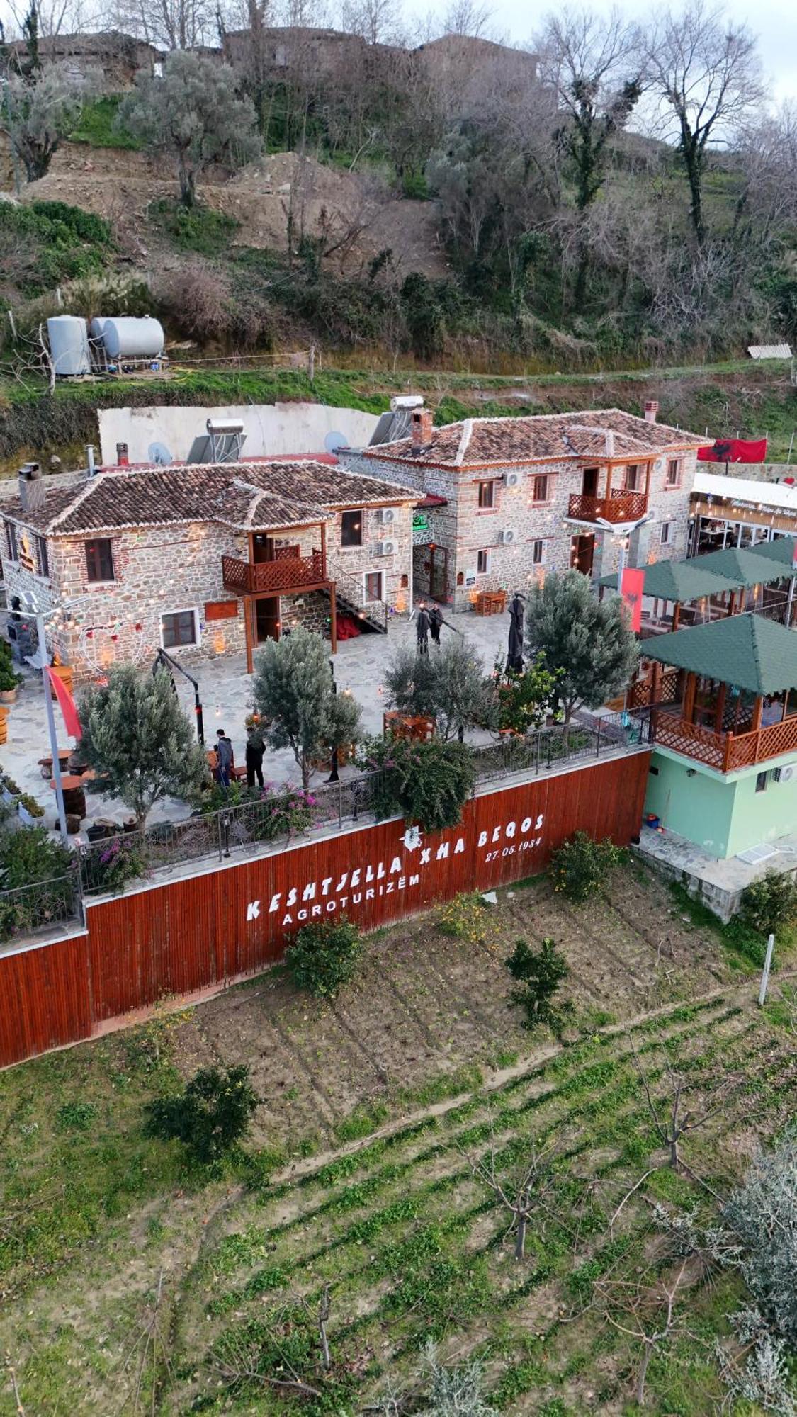 Keshtjella Xhabeqos Hotel Laknas Luaran gambar
