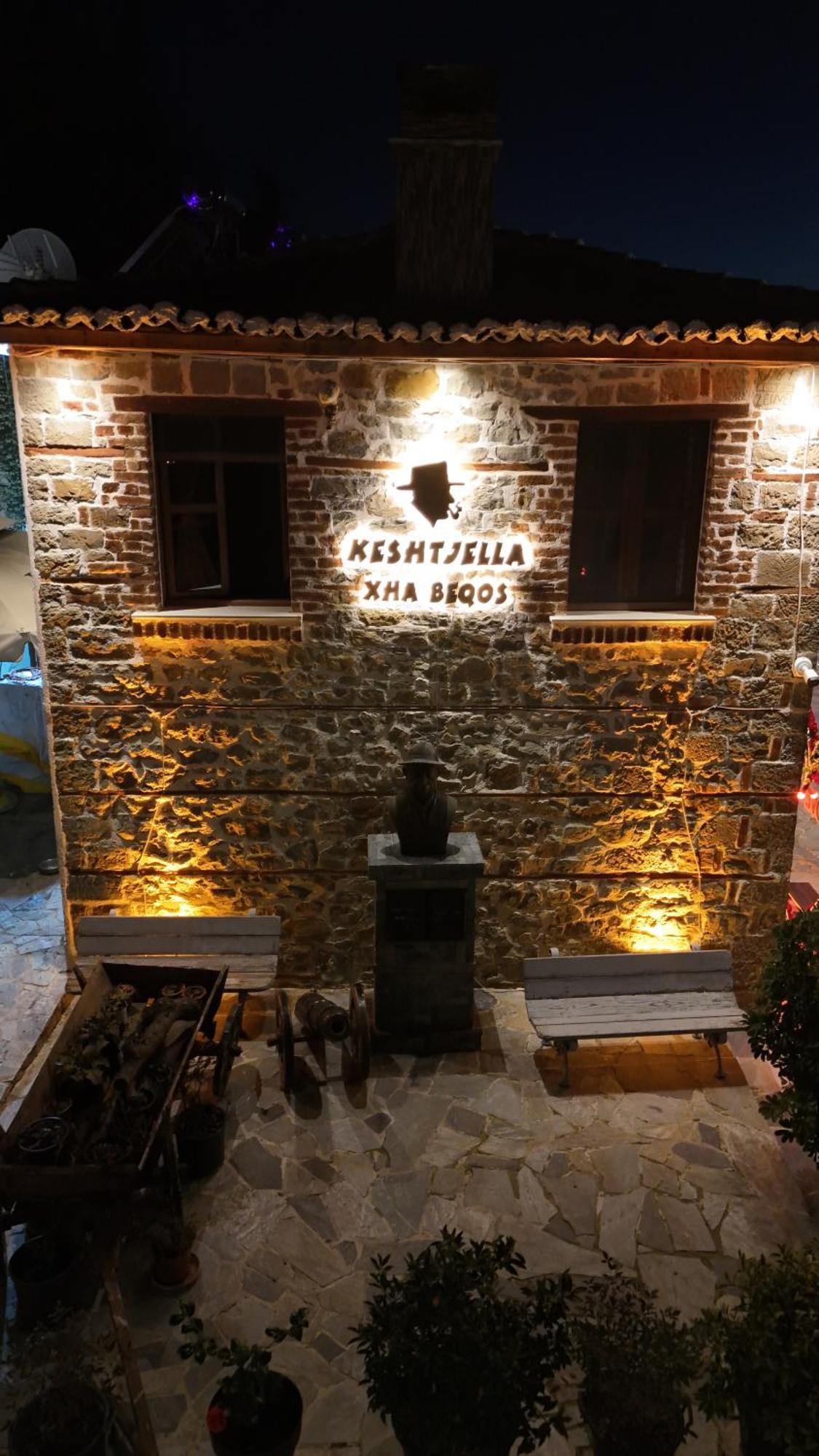Keshtjella Xhabeqos Hotel Laknas Luaran gambar