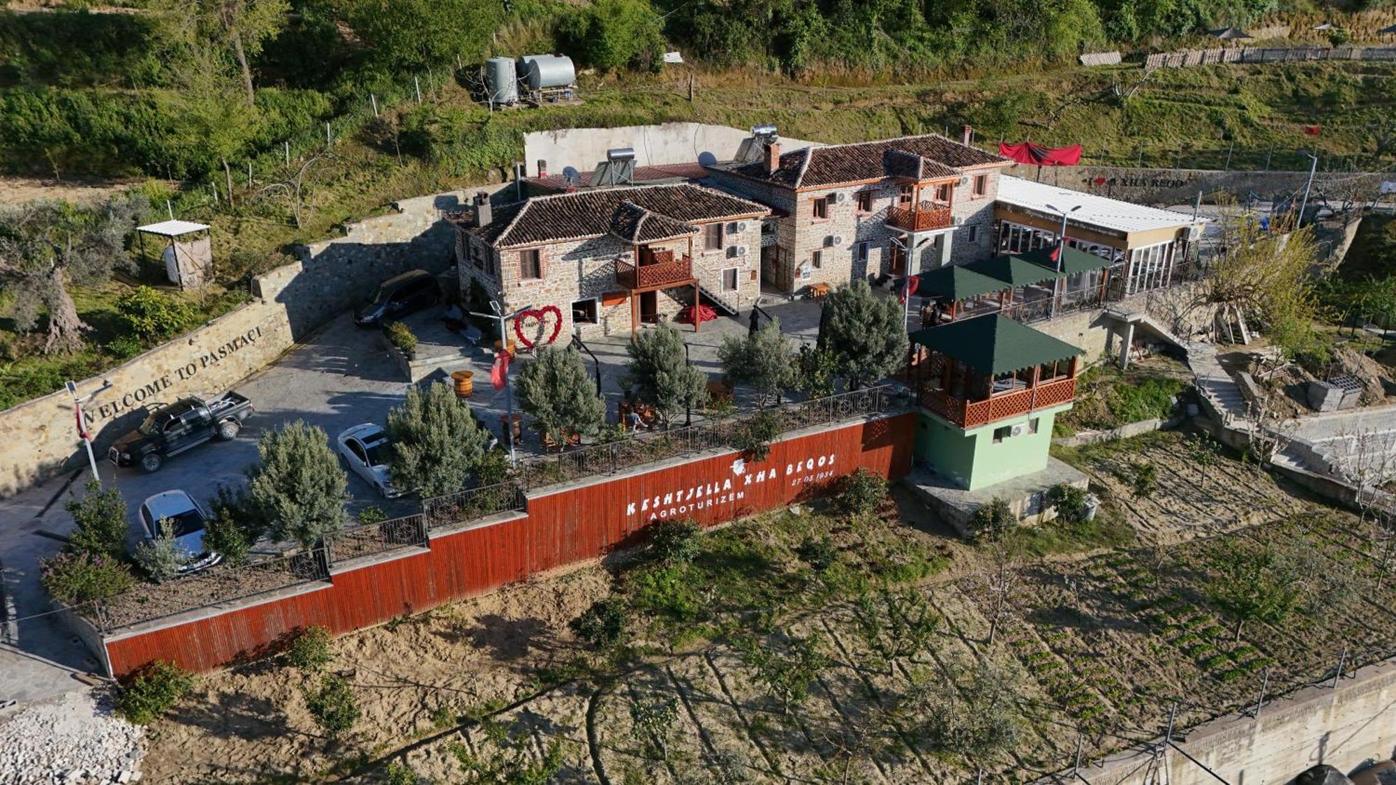 Keshtjella Xhabeqos Hotel Laknas Luaran gambar